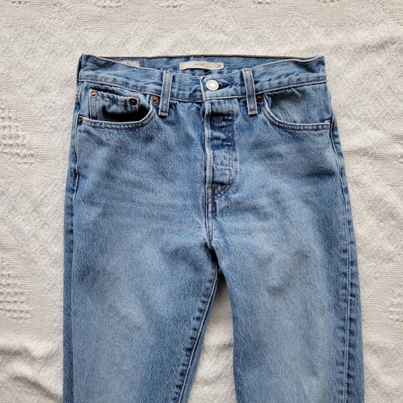 Levi's Wedgie Distressed Knee High Waisted 100% Cotton Denim Jeans- Medium Wash - Picture 3 of 10